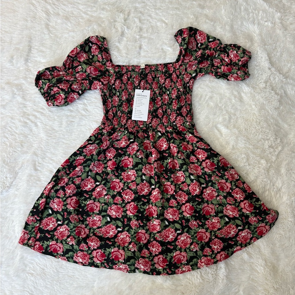 Cute Mini Flowered Dress Size Medium
